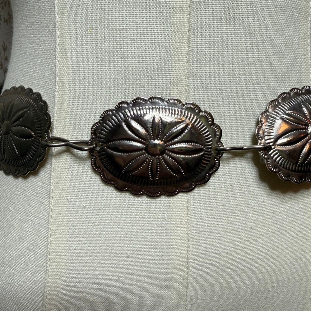 Vintage Silver Metal Concho Chain Belt Womens O/S Western Boho Cowgirl Indie - Picture 6 of 8